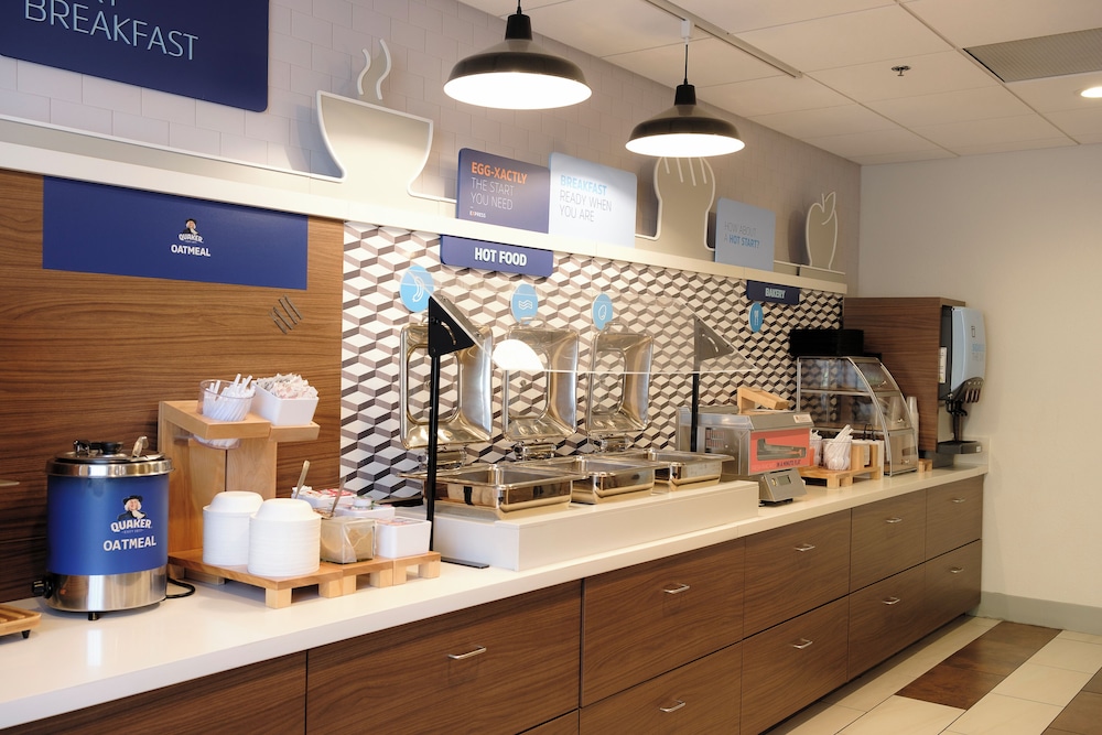 Holiday Inn Express Suites Davis University Area - photo 51