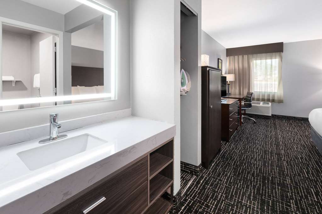La Quinta Inn by Wyndham Sheboygan - photo 36