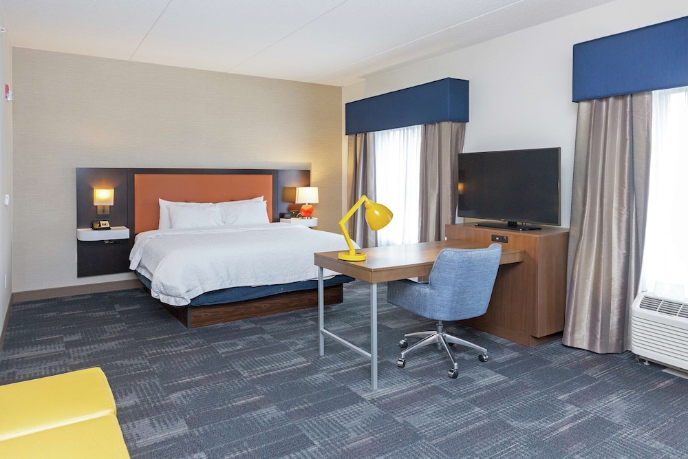 Hampton Inn & Suites Morgantown University Town Centre - photo 17