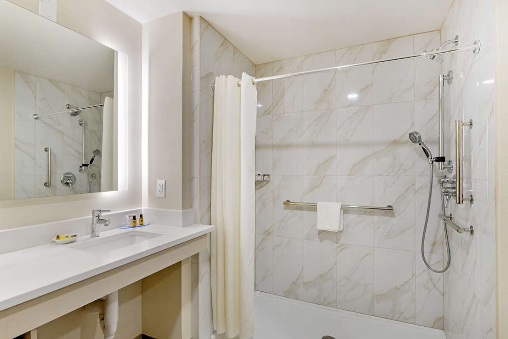 Best Western Plus Crossroads Inn & Suites - photo 22