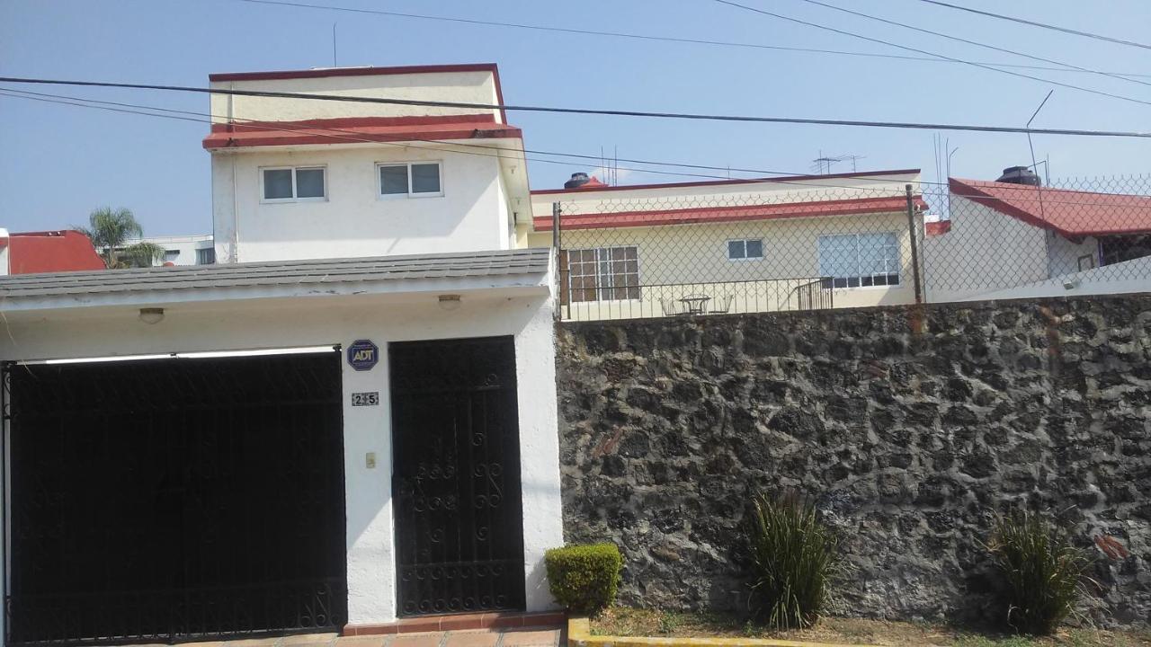 Casa privada para descanso se renta para 8 personas completa Y tambien por habitacion con baño privado para 2 o 4 personas compartiendo areas comunes — 4-Star Luxury Hotel in Cuernavaca, Mexico