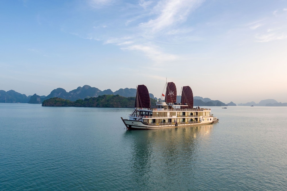 Orchid Trendy Cruise — 4-Star Luxury Hotel in Ha Long, Vietnam