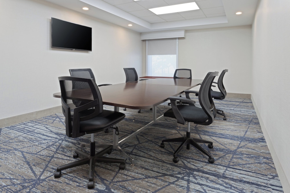 Holiday Inn Express & Suites Cincinnati Riverfront by IHG - photo 52