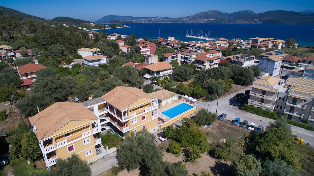 Summertime Inn - carbon neutral hotel in Lefkada
