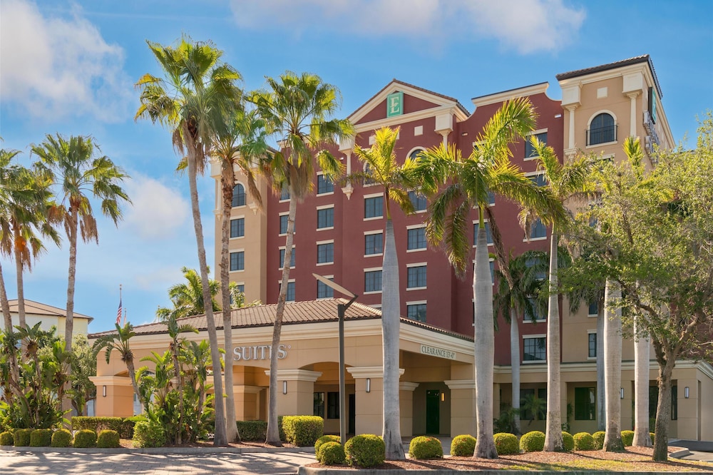 Embassy Suites by Hilton Fort Myers Estero — hotel in Estero