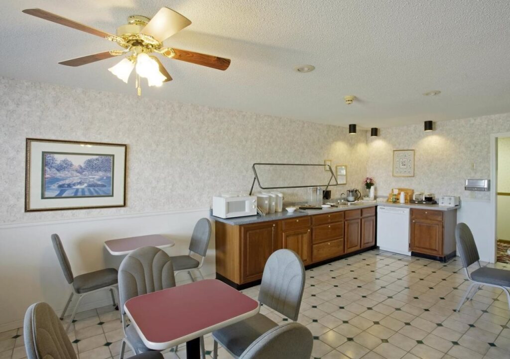 Americas Best Value Inn Holts Summit Jefferson City - photo 5