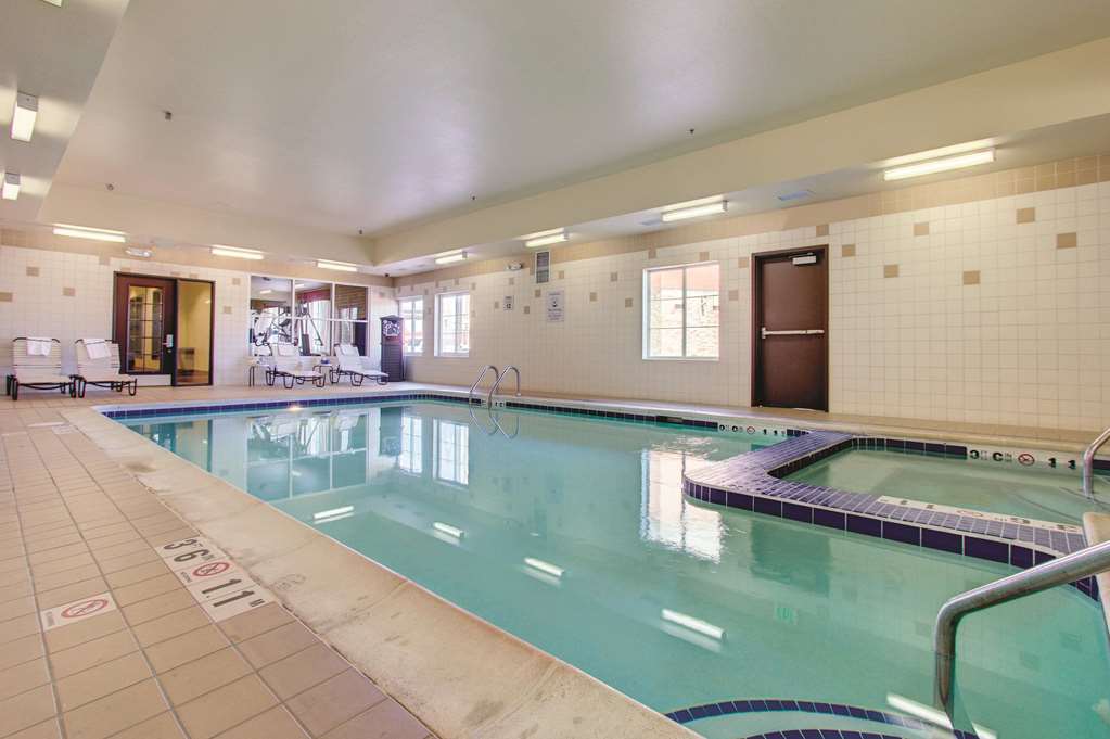 La Quinta Inn & Suites by Wyndham Denver Gateway Park - photo 13