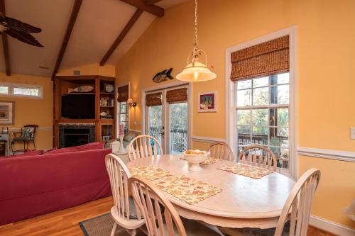 Woodlands Wonder by Oak Island Accommodations - photo 37