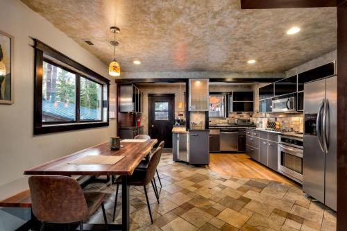 New Cabin in North Lake Tahoe — 4-Star Luxury Hotel in Kings Beach, United States