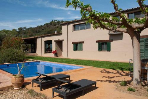Cal Cabrer - carbon neutral hotel in Unknown City