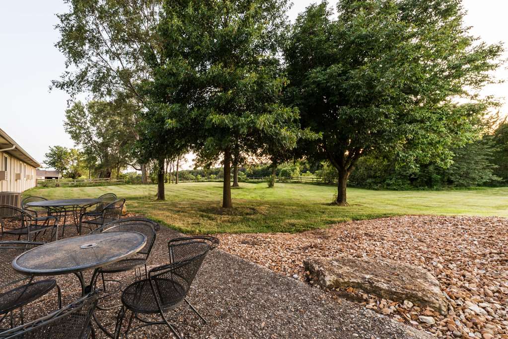 Super 8 by Wyndham Higginsville - featured photo