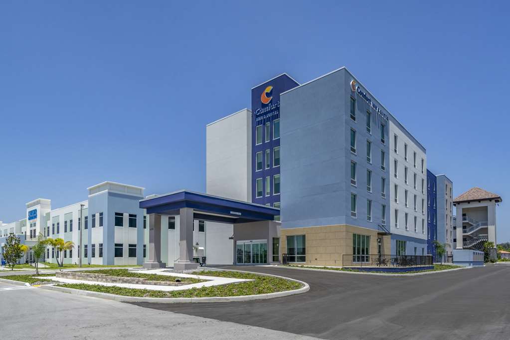 Comfort Inn & Suites New Port Richey Downtown District - last minute hotel in New Port Richey