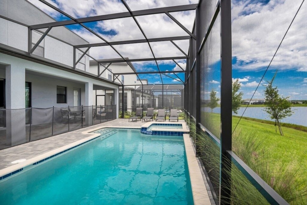 Storey Lake Resort 9 Bed Game theater Room 9 Bedroom Home by RedAwning - photo 54