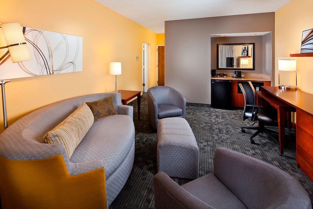Courtyard by Marriott Miami Airport West Doral - photo 11