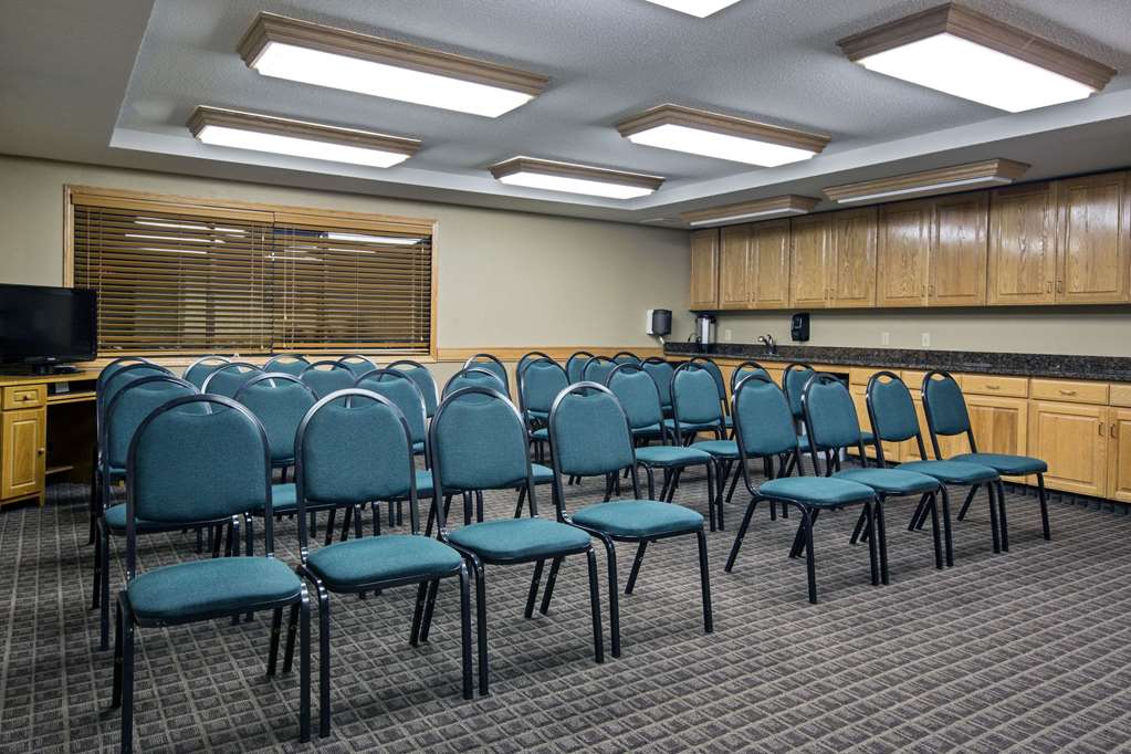 AmericInn by Wyndham Iowa Falls - photo 20