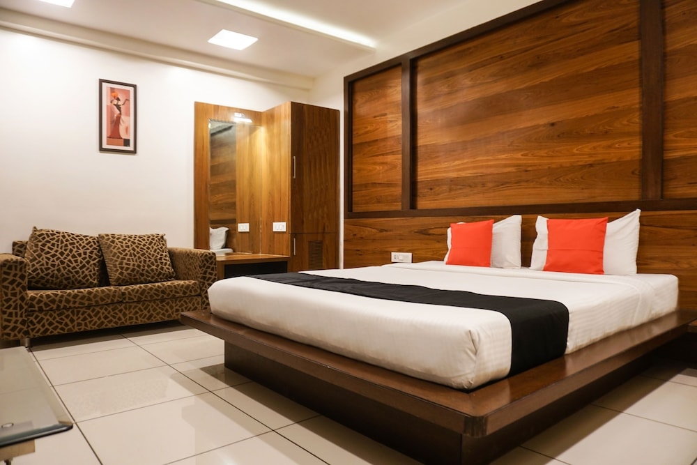 Capital O 3285 Hotel Radiant in Kolhapur, India