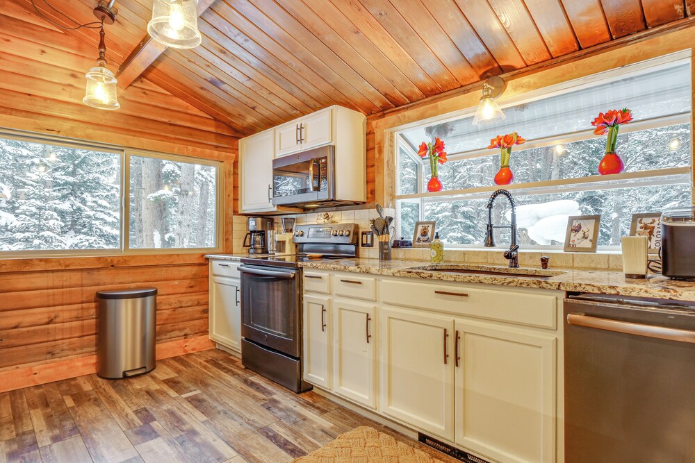 5 Mi to Breckenridge Ski Resort: Cozy Wood Cabin - photo 9