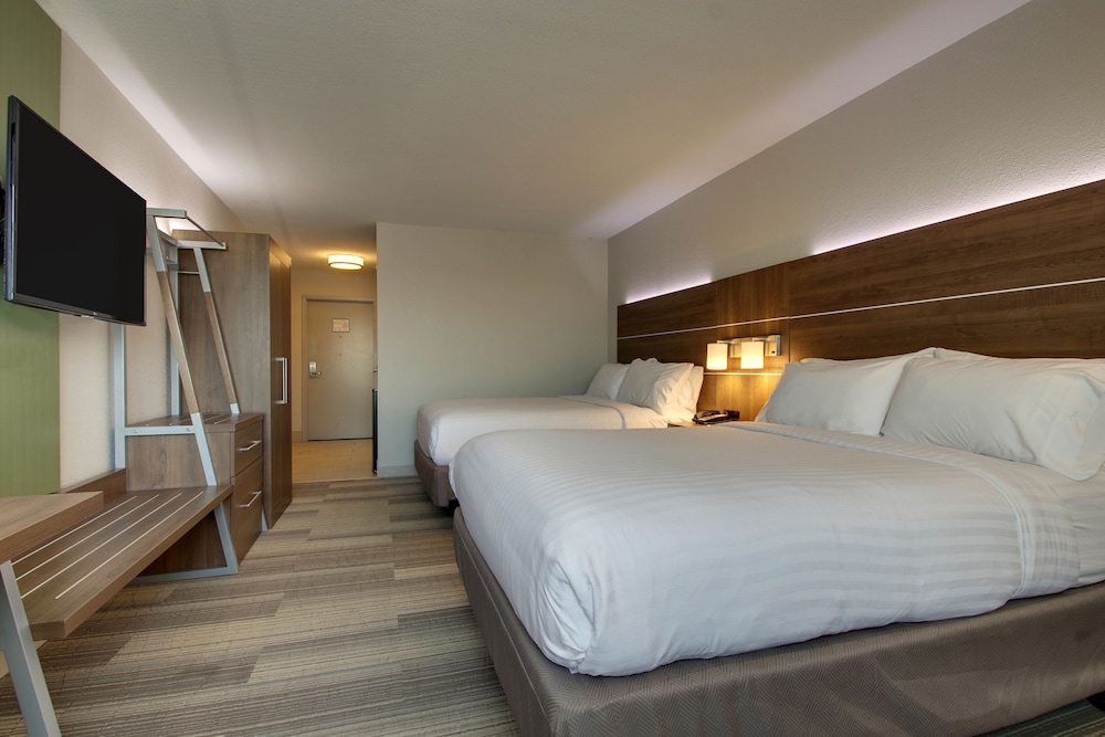 Holiday Inn Express & Suites Wapakoneta by IHG - photo 37