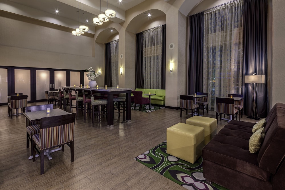 Hampton Inn & Suites Palm Desert - photo 3