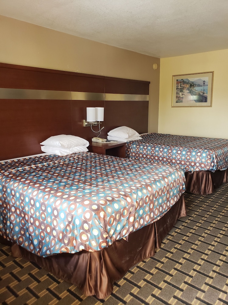 Taylor village inn and suites - photo 7