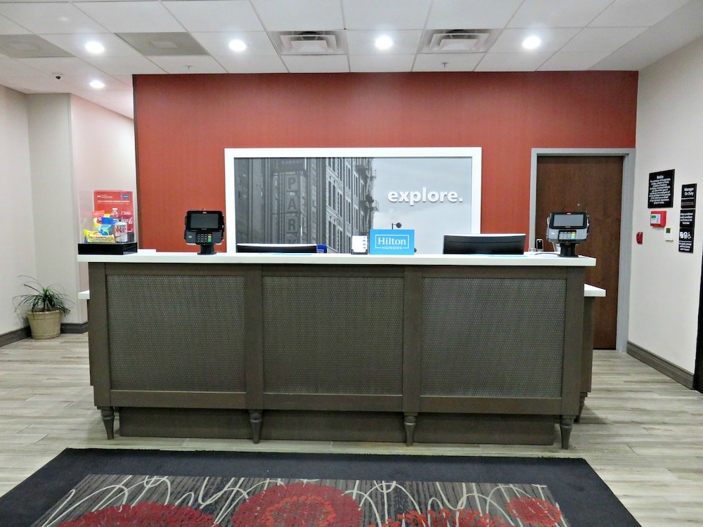 Hampton Inn by Hilton Detroit Dearborn - photo 4