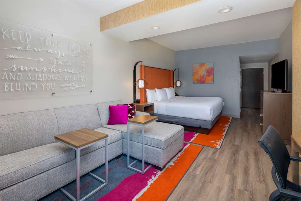 La Quinta Inn & Suites by Wyndham Perry - photo 7