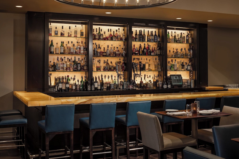 Sheraton Commander Hotel - photo 39