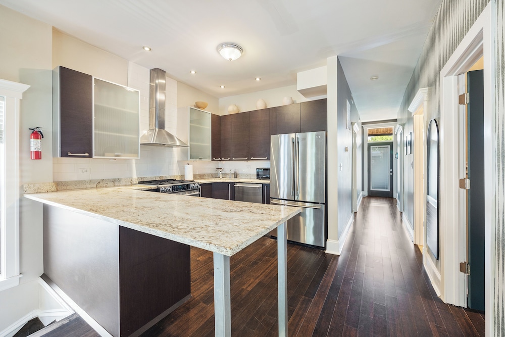 Wrigleyville Suites - photo 20