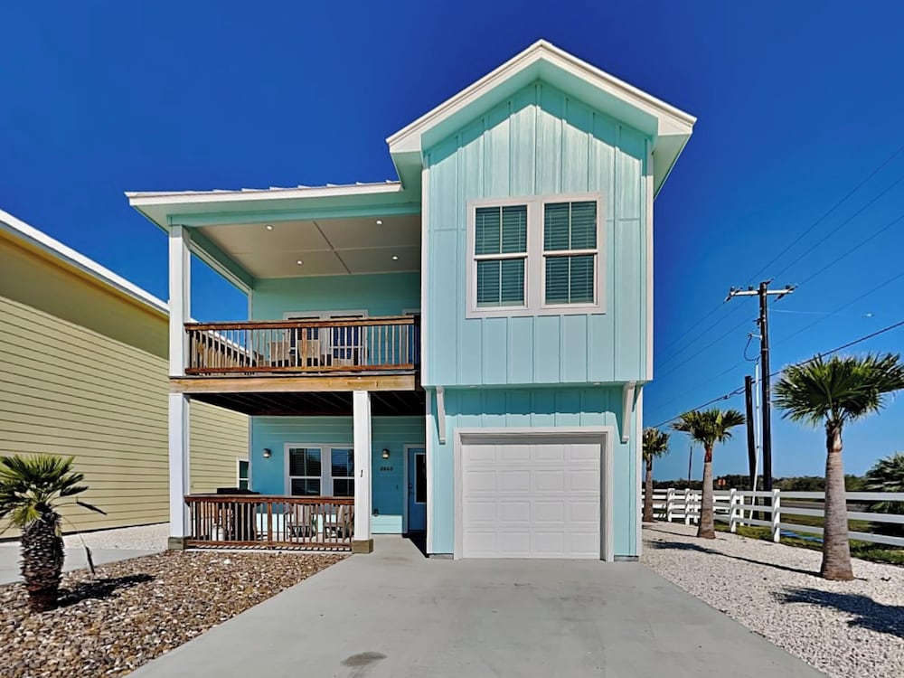 All Decked Out — 4-Star Luxury Hotel in Rockport, United States