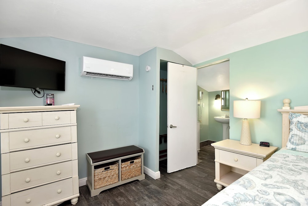 Shoreline Suites & Cabana Cottages - photo 50