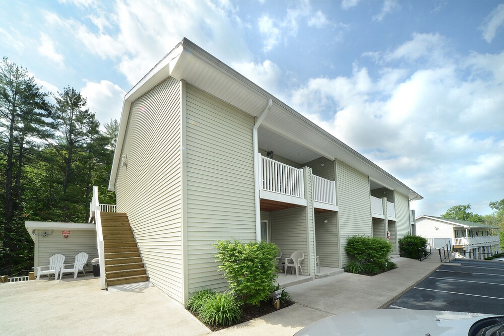 Studio Motel - carbon neutral hotel in Glens Falls