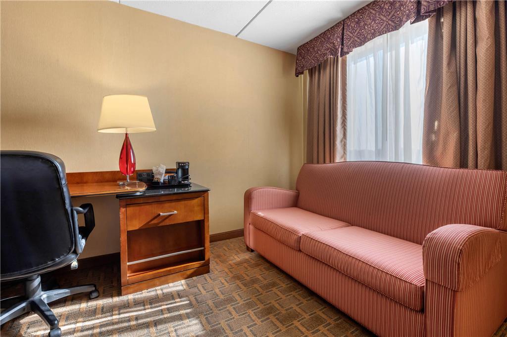 Clarion Hotel Conference Center on Lake Erie - photo 9