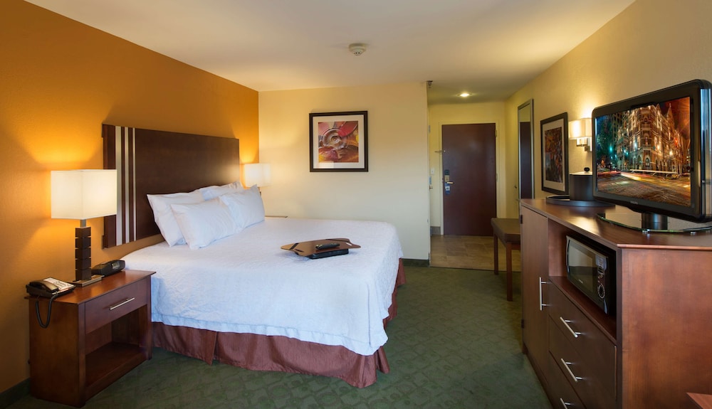 Hampton Inn Cornelia - photo 8