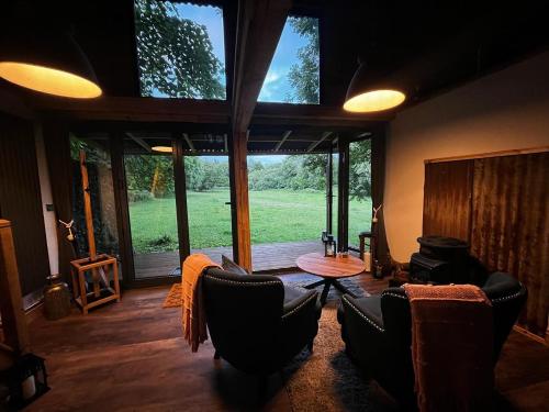 Lynbrook Haybarn Hot Tub And Outdoor Kitchen New Forest — Ringwood