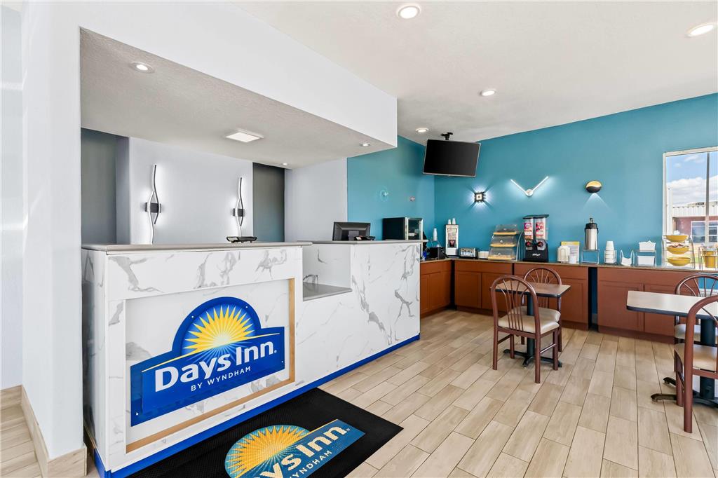 Days Inn by Wyndham Salina South - photo 12