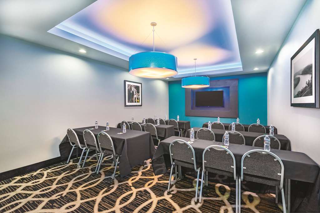 La Quinta Inn & Suites by Wyndham Cleveland TN - photo 23