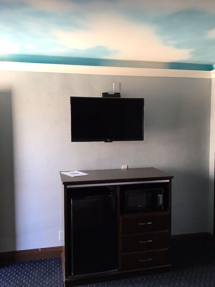 Hollywood Palms Inn and Suites - photo 57