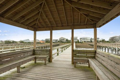 Marsh Madness by Oak Island Accommodations - photo 22