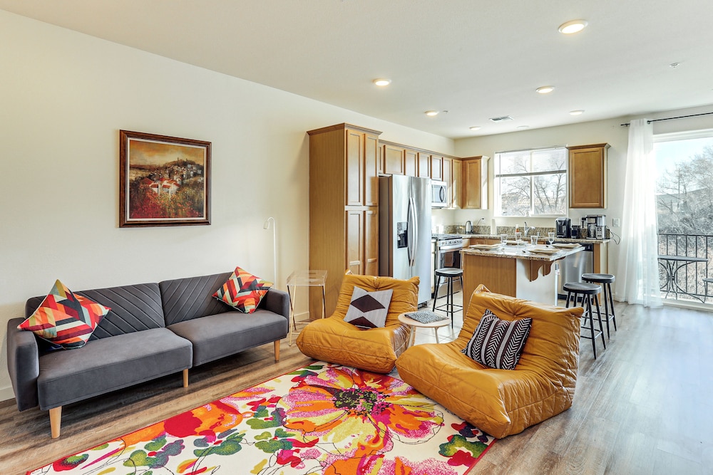 4 Mi to Dtwn: Family friendly Townhome in Reno — 4-Star Luxury Hotel in Reno, United States