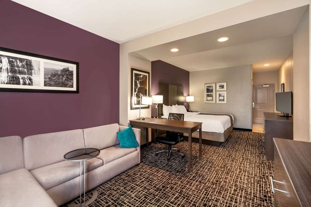 La Quinta Inn & Suites by Wyndham Chattanooga Lookout Mtn - photo 30