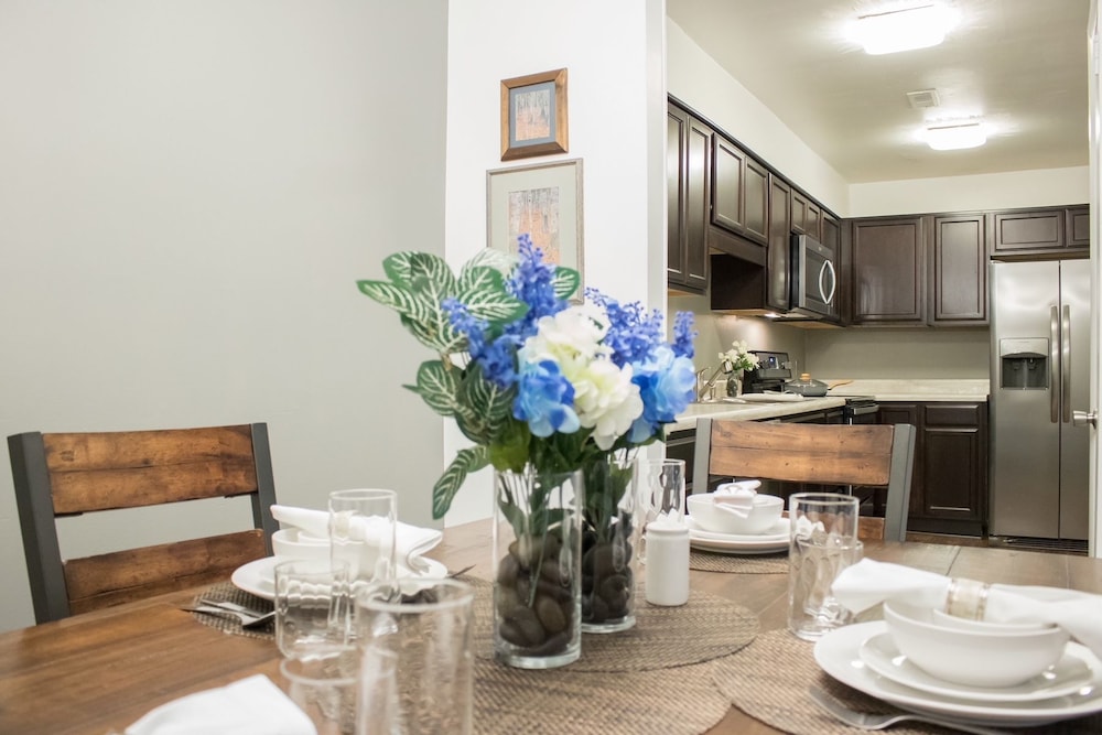 Modern Upscale Private Room - photo 10