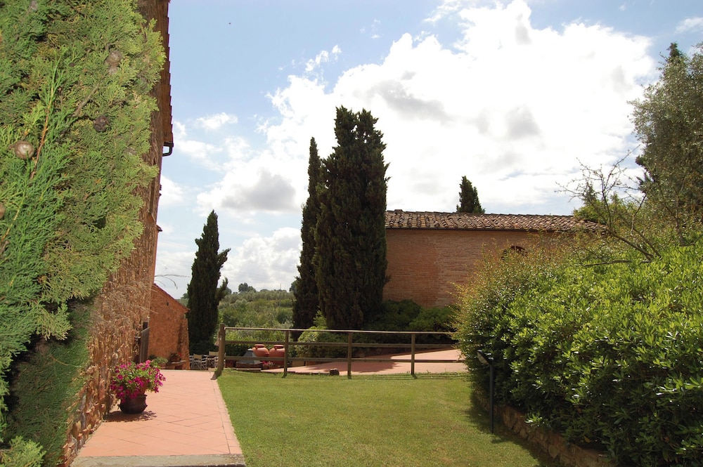 Comiti Farmhouse Apt. Cupola — 4-Star Luxury Hotel in Montaione, Italy