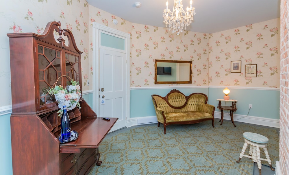 Historic Hotel Broadalbin - photo 8
