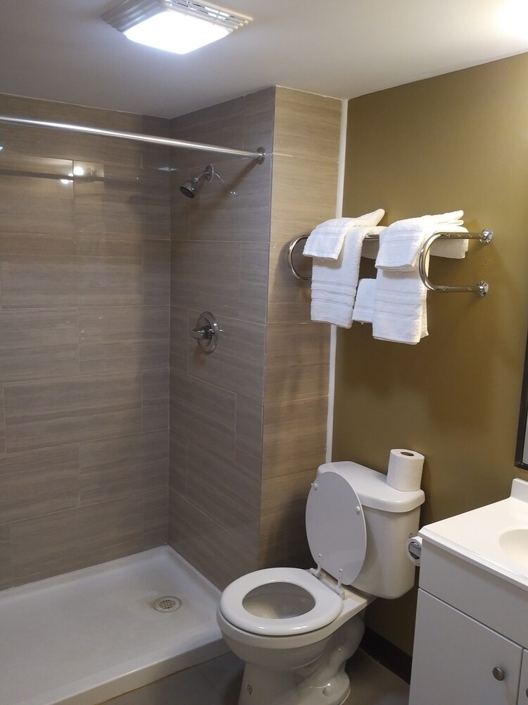 LoneStar Inn & Suites - photo 12