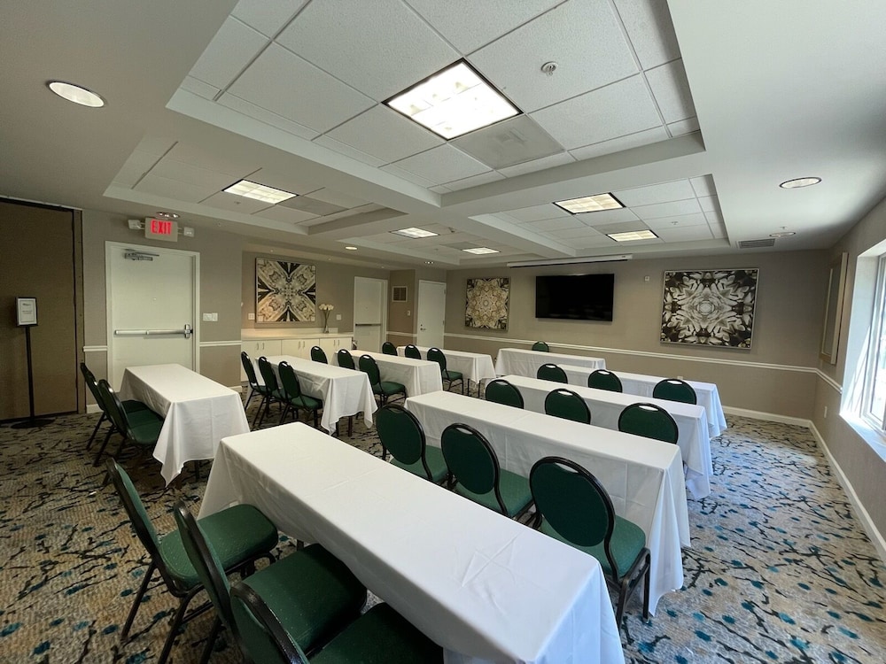Hilton Garden Inn Calabasas - photo 25