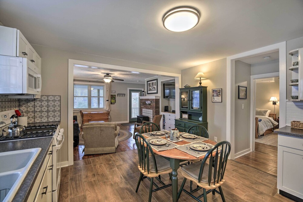 Cozy Fries Escape with Mountain and River Views — hotel in Galax