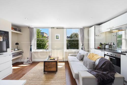 Two Bedroom Duplex in Angel High Street — 4-Star Luxury Hotel in London, United Kingdom