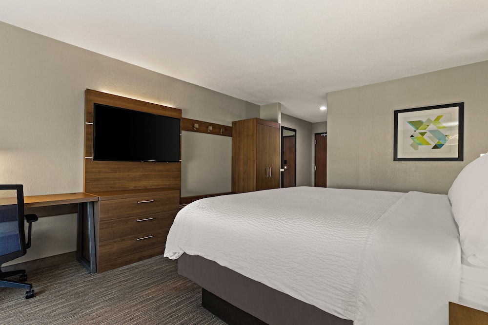 Holiday Inn Express Hotel & Suites Okmulgee by IHG - photo 11