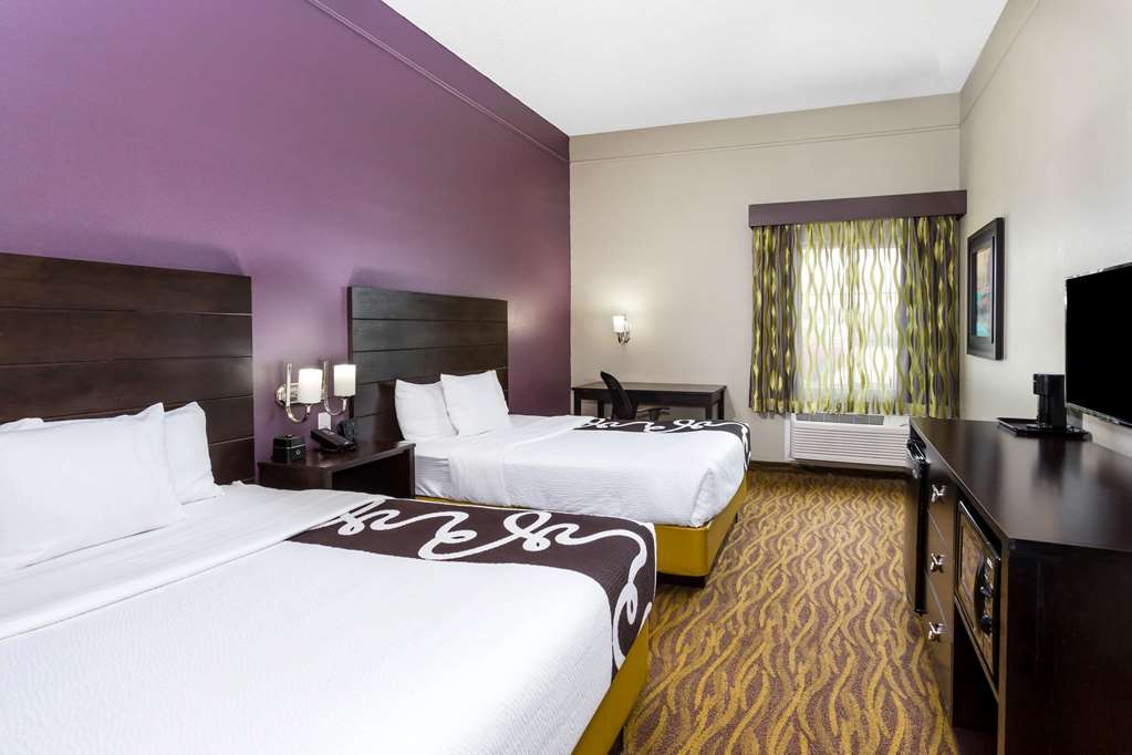 La Quinta Inn & Suites by Wyndham Laredo Airport - photo 23