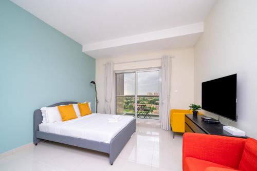 Special Rates Elegant Studio Golf Views — 4-Star Luxury Hotel in Dubai, United Arab Emirates